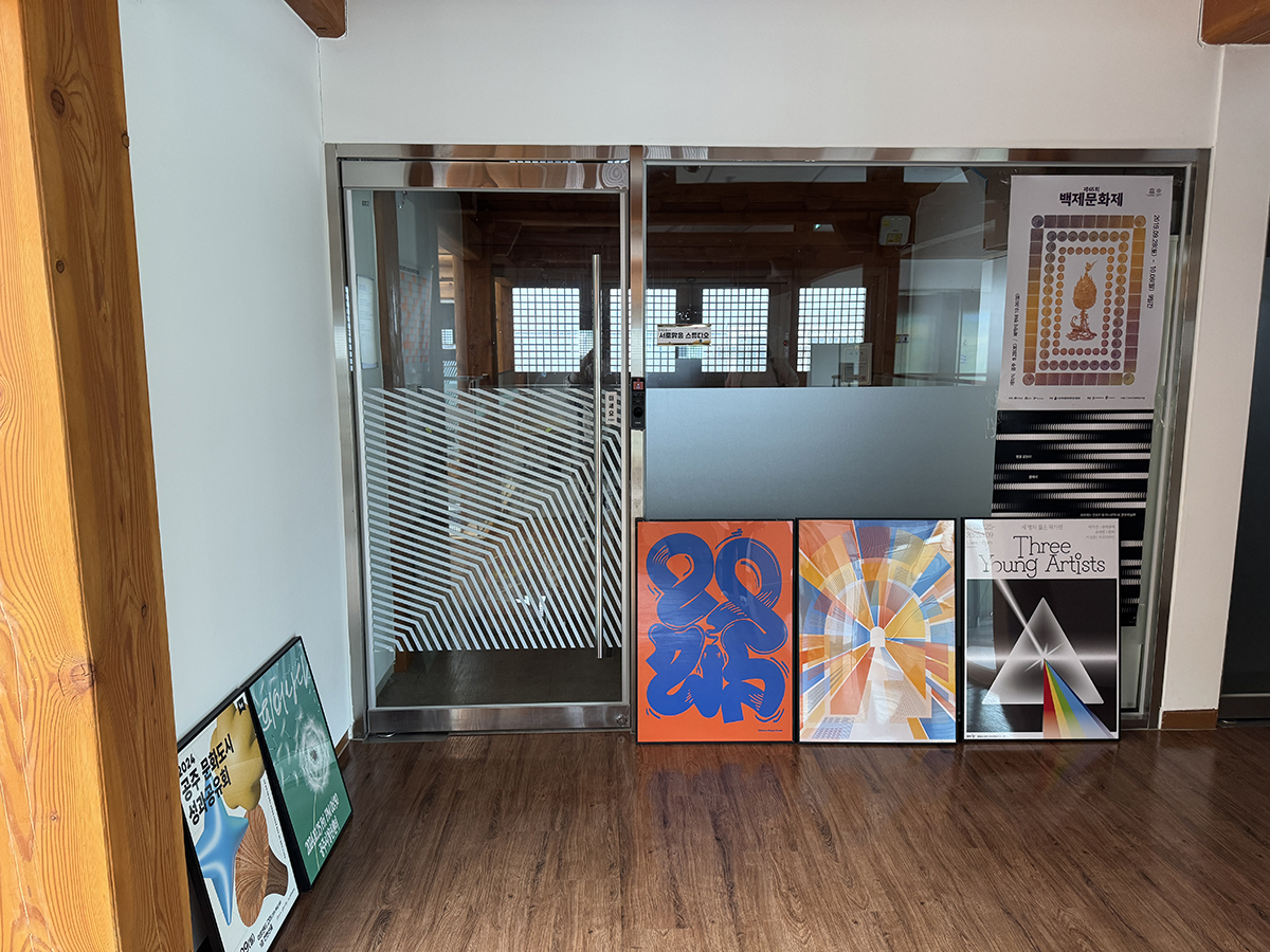 서로맑음 스튜디오 사무실